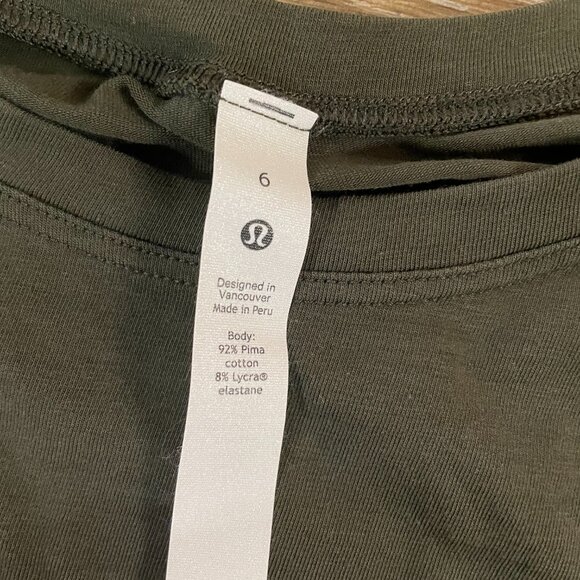 Lululemon Cropped T-Shirt - Picture 2 of 3